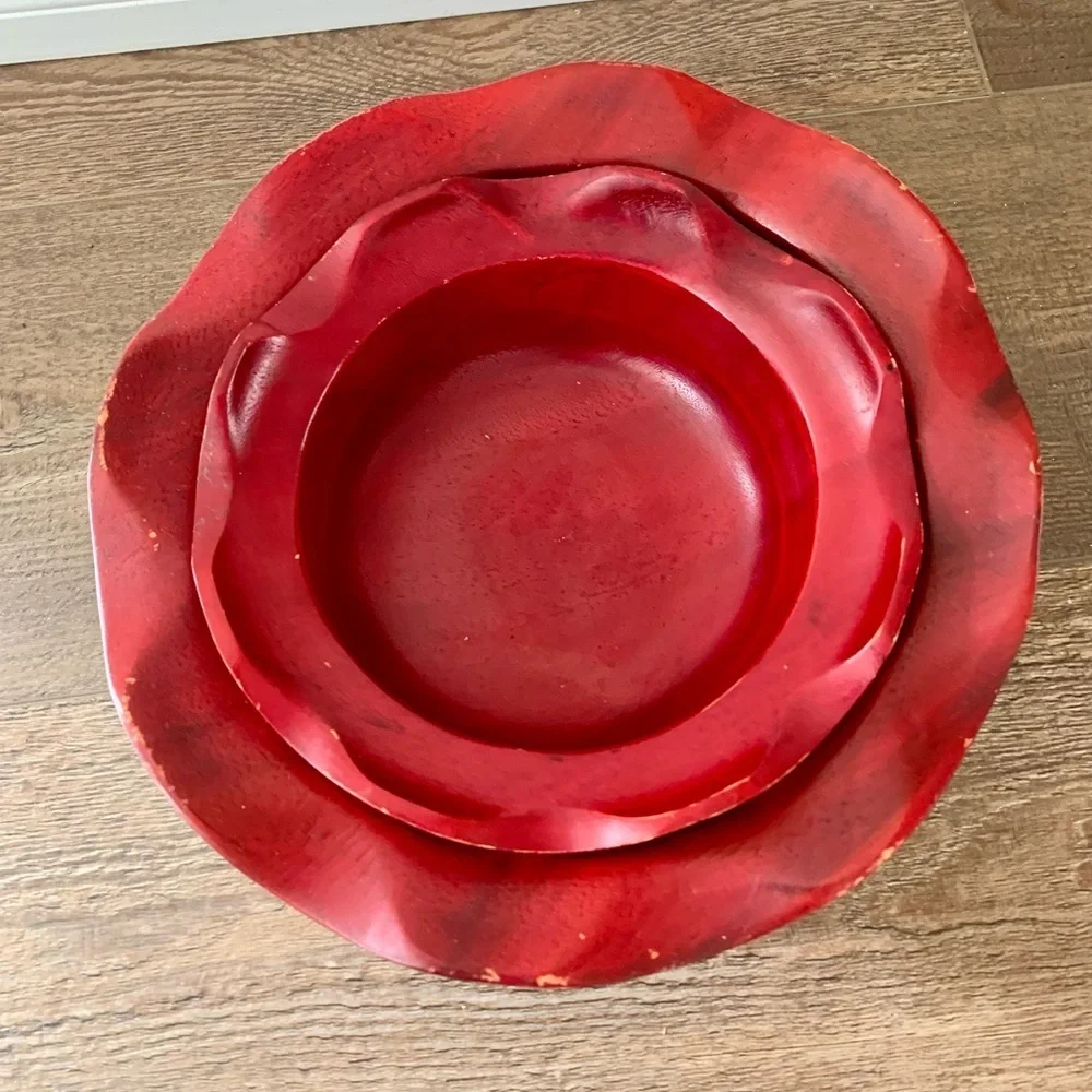 Set of 2 wooden bowls